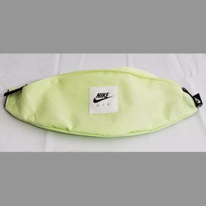 NIKE SPORTSWEAR HERITAGE WAIST HIP PACK(16"x6"x4”)